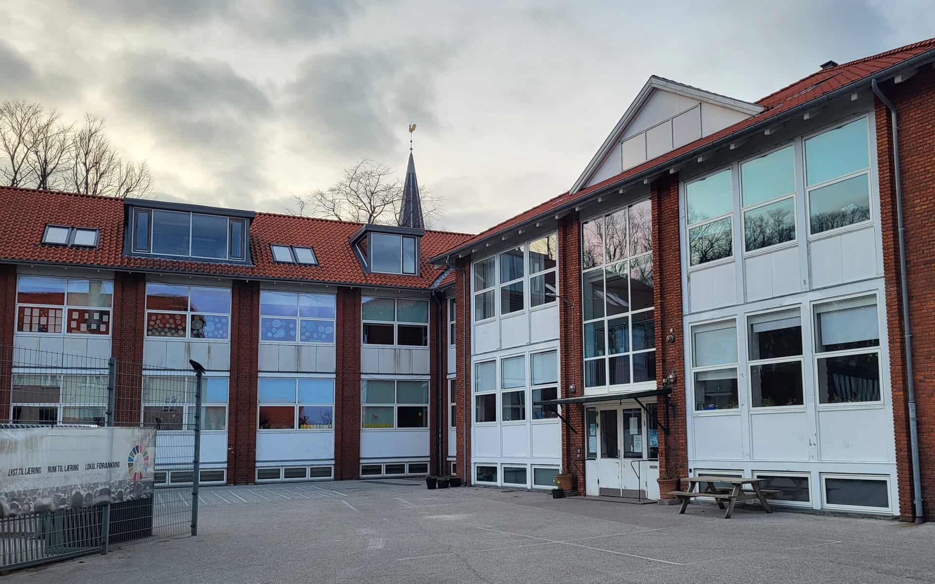 »Frustrerende ikke at kunne tale med vores datter om, hvor hun skal gå i skole«