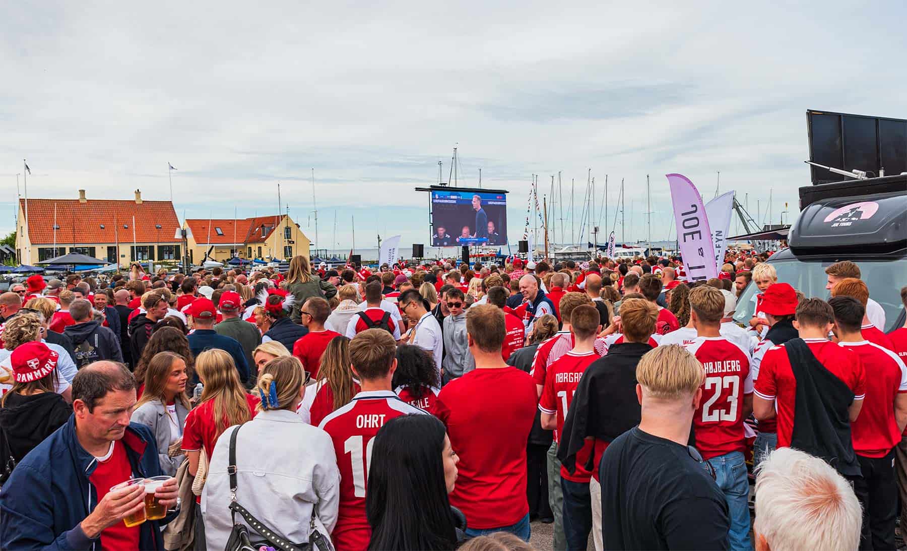 Fodbold, sol og mål til Danmark