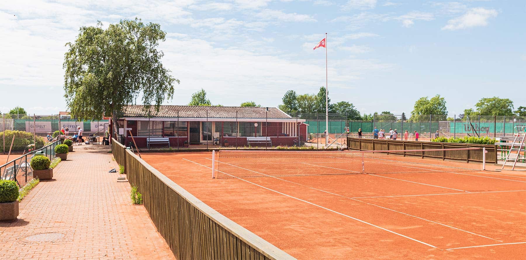 Nyt lysanlæg giver mulighed for vintertennis