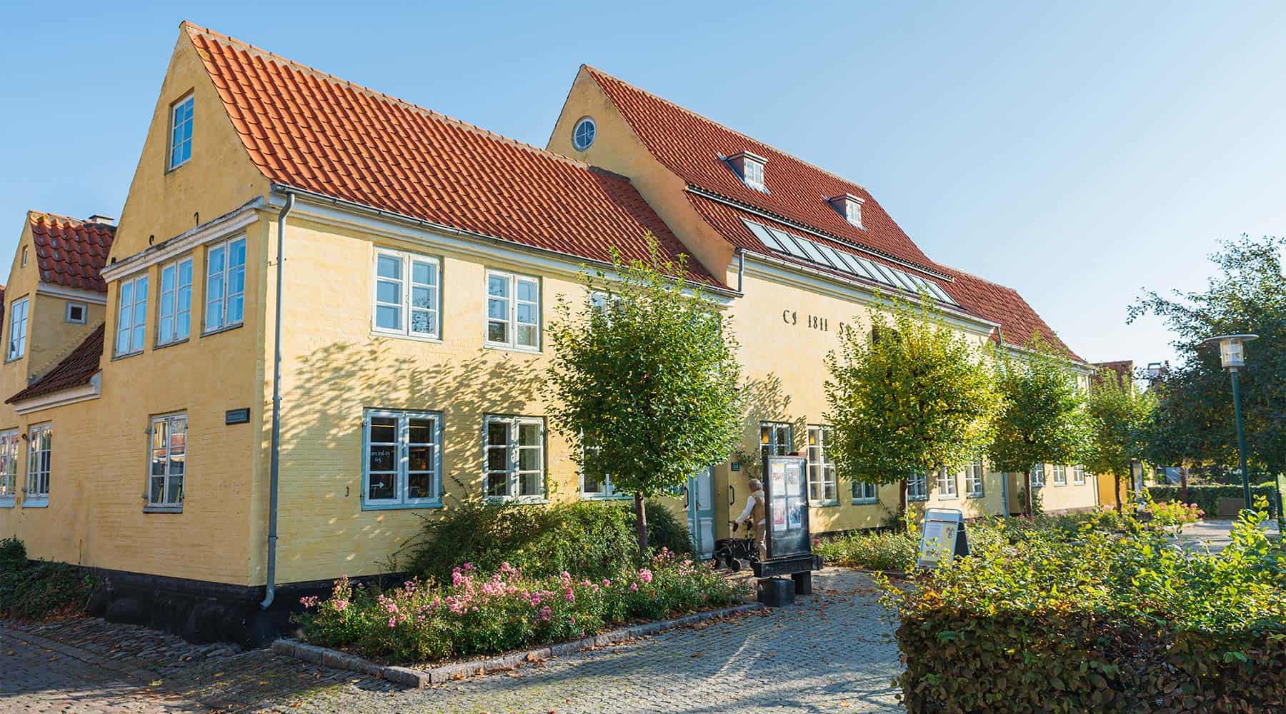 Sommerlæsning for alle aldre på Dragør Bibliotek: »Læsning må gerne være noget, vi gør sammen«