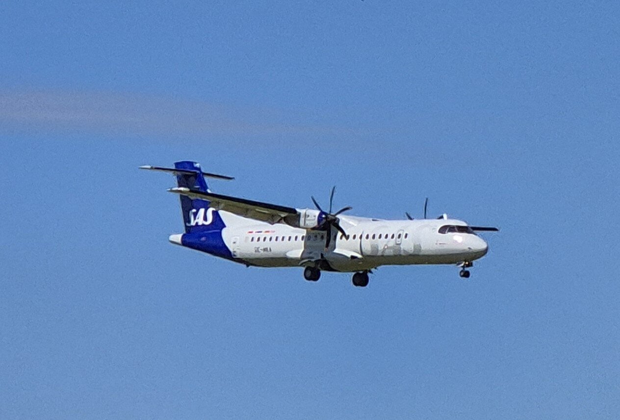 Endnu en rekordmåned i lufthavnen – men hver fjerde passager flyver straks videre