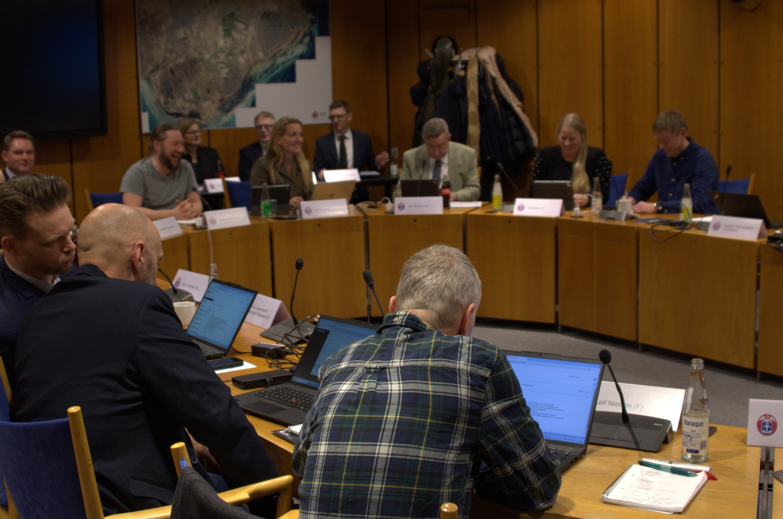 Hvad har politikerne lovet os om butiks- og erhvervsliv?